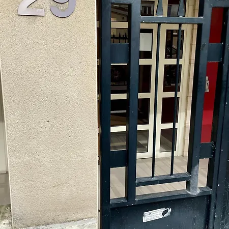 Joli 2p Terrasse A Ouen Touchant Paris, Confort Free Wifi サン・トゥアン
